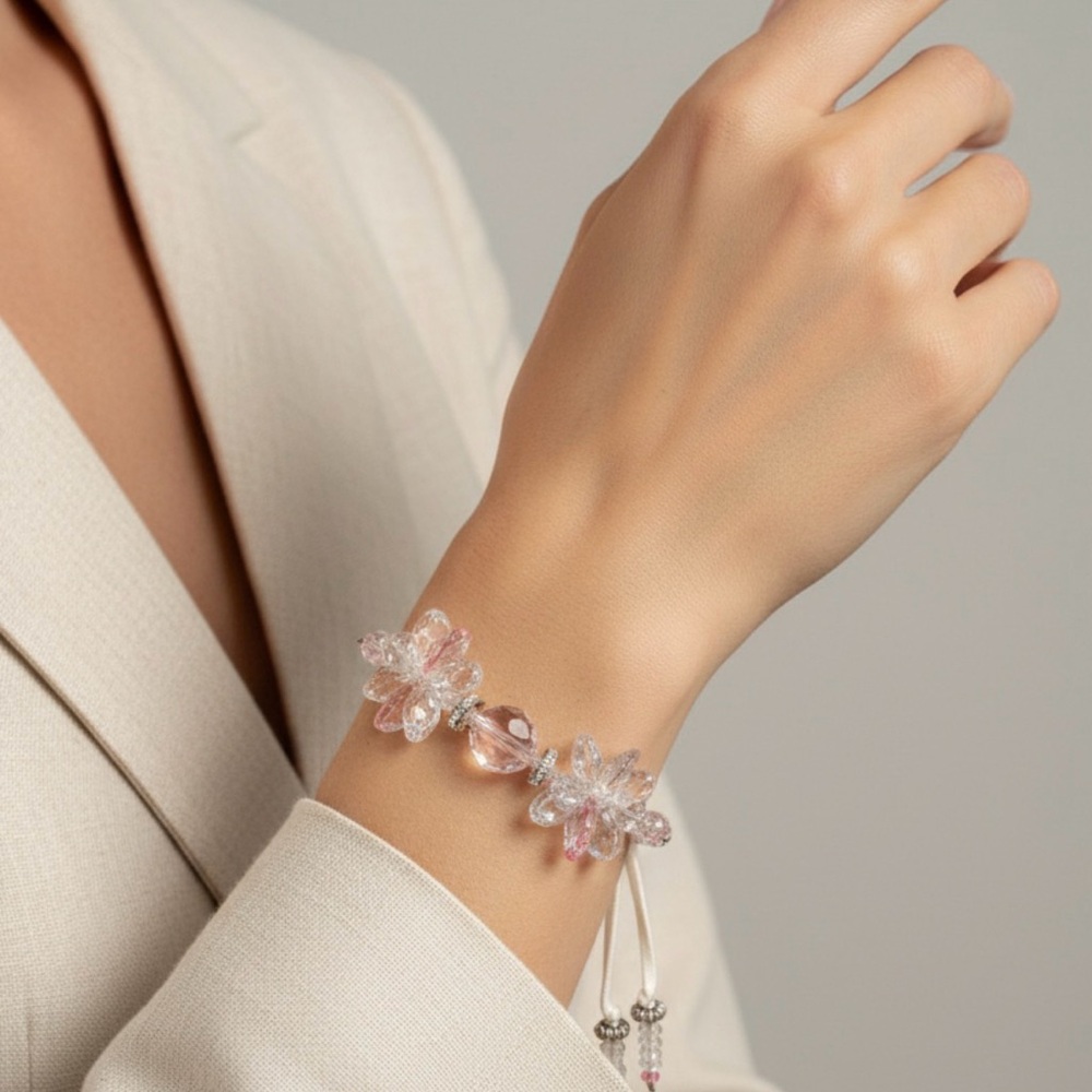 Chic Floral Bracelet in Pink and Silver
